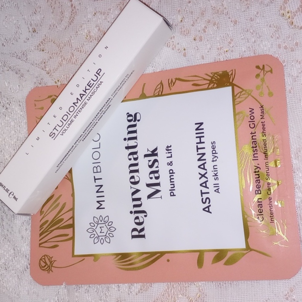 NIB Studio MakeUp Black Mascara, Mint Biology Mask